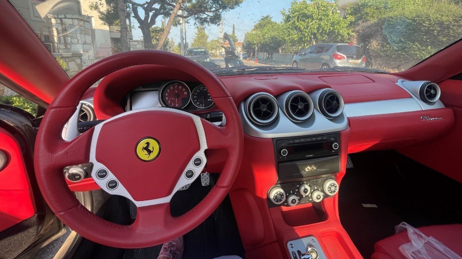 Ελλάδα: Αυτή η Ferrari 612 Scaglietti βγαίνει στο ηλεκτρονικό... σφυρί! 